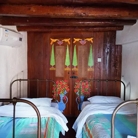 Traditional In Daire *